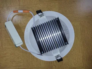 پنل 18وات بک لایت گرد توکار ایران زمین