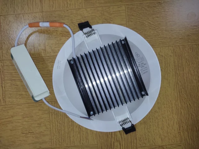 پنل 18وات بک لایت گرد توکار ایران زمین